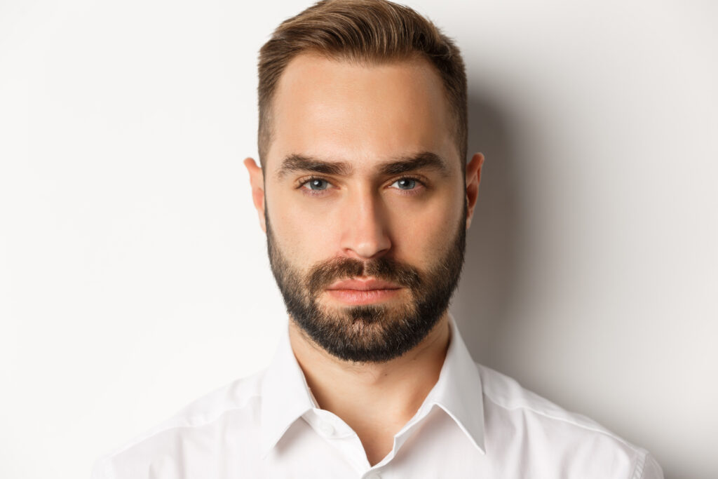 Male patient consultation for hair transplant in Türkiye
