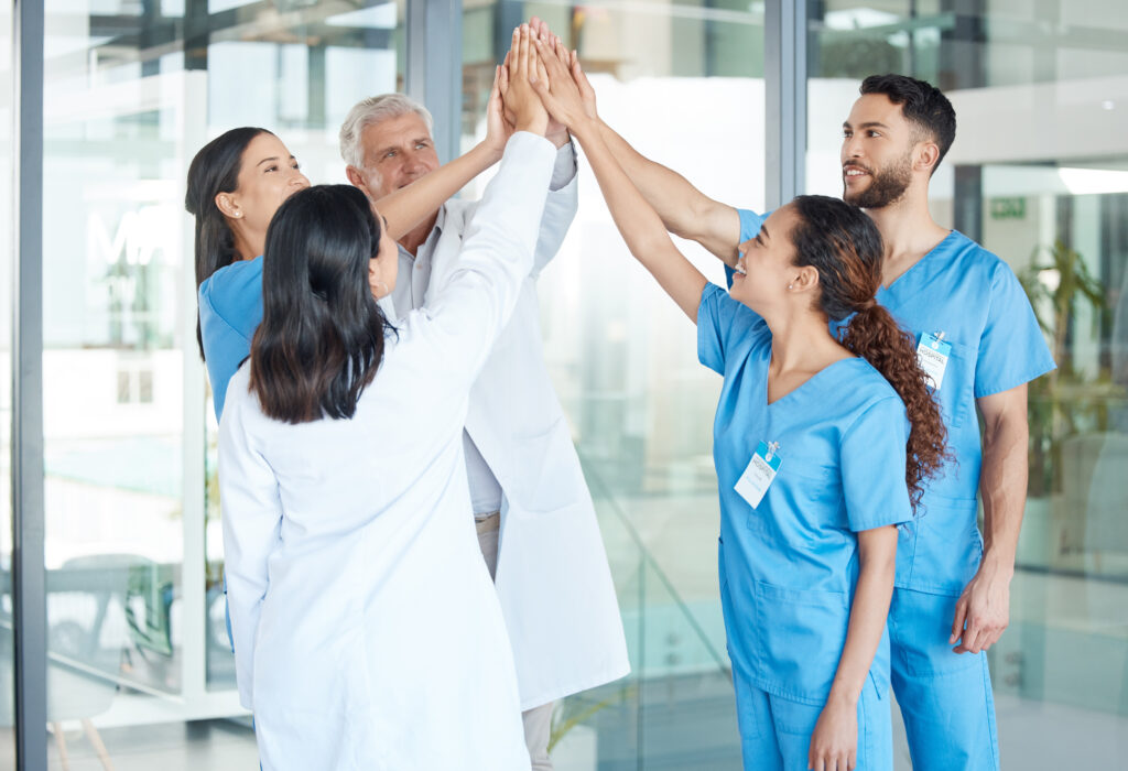 Successful medical team in Türkiye celebrating patient care excellence